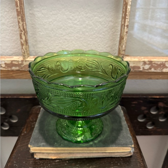 Stunning Vintage Green Glass Pedestal Bowl Gallery